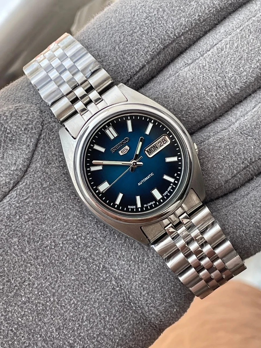 Seiko 5 Mechanical (Automatic) Wristwatches with 17 Jewels for