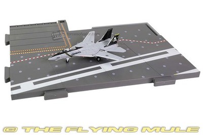 Forces of Valor 1:200 F-14A Tomcat USN VF-84 Jolly Rogers AJ201 w/Carrier Deck