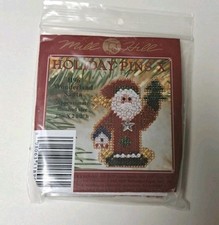 Mill Hill, Counted Glass Bead Kit, Holiday Pins X H96 Wonderland Santa