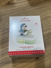 Frosty Friends A Fish for Christmas 2015 Hallmark Ornament NEW Eskimo Polar Bear