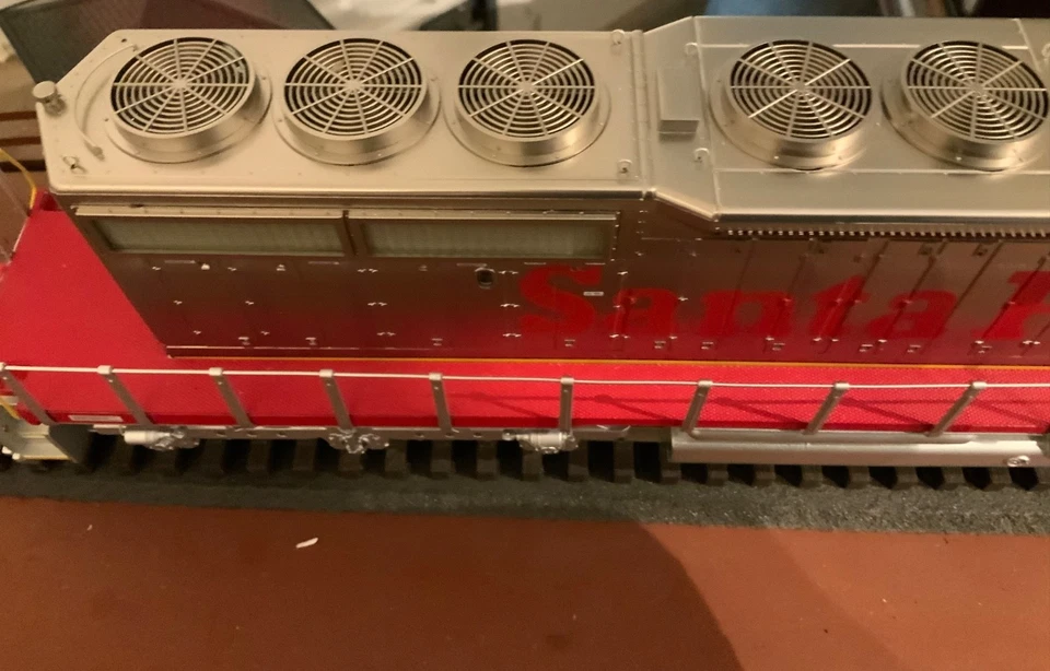 MTH PREMIER 20-21315 Santa Fe Plated Warbonnet SD40-2 DIESEL ENGINE PROTO 3.0 - Image 4 of 4