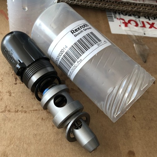 one new Rexroth 0532002014 Hydraulic valve Free shipping - Picture 1 of 4