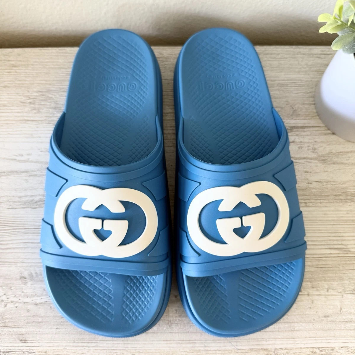 GUCCI ライトブルー GGロゴ スライドサンダル New Gucci Interlocking G Super Blue Rubber Pool Slides men size 8