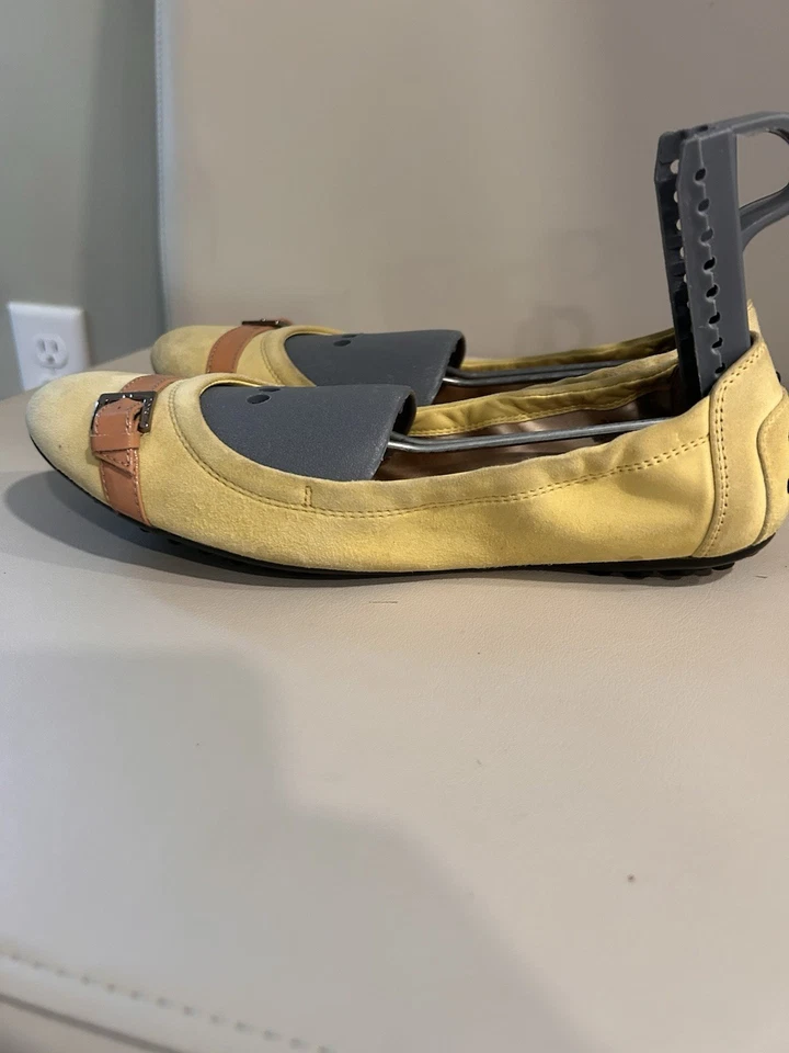 Tod's Dee Ballet Pisos en Gamuza Beige Y Amarillo Con Hebilla Pestaña Talla 7 1/2/38 Foto 4 de 4