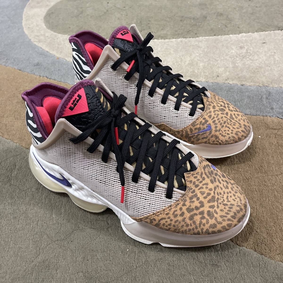 定価税込26400円　26.5㌢ナイキLEBRON 19 XIX 新品未使用 Nike Lebron XIX 19 Low Basketball Shoes 'Mismatch' (DO9829