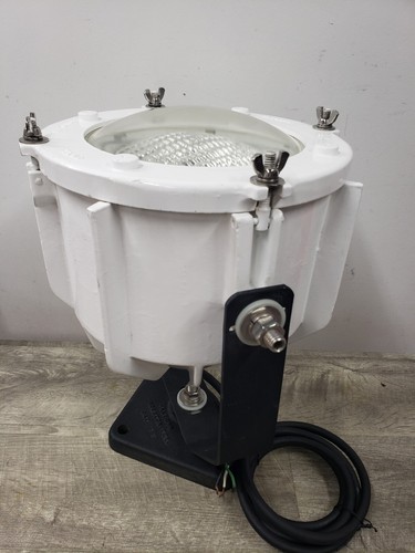 Pauluhn Eaton 746AWGRDMR 700 Series Marine Industrial Area Spot Light 120V 300W - Picture 14 of 23