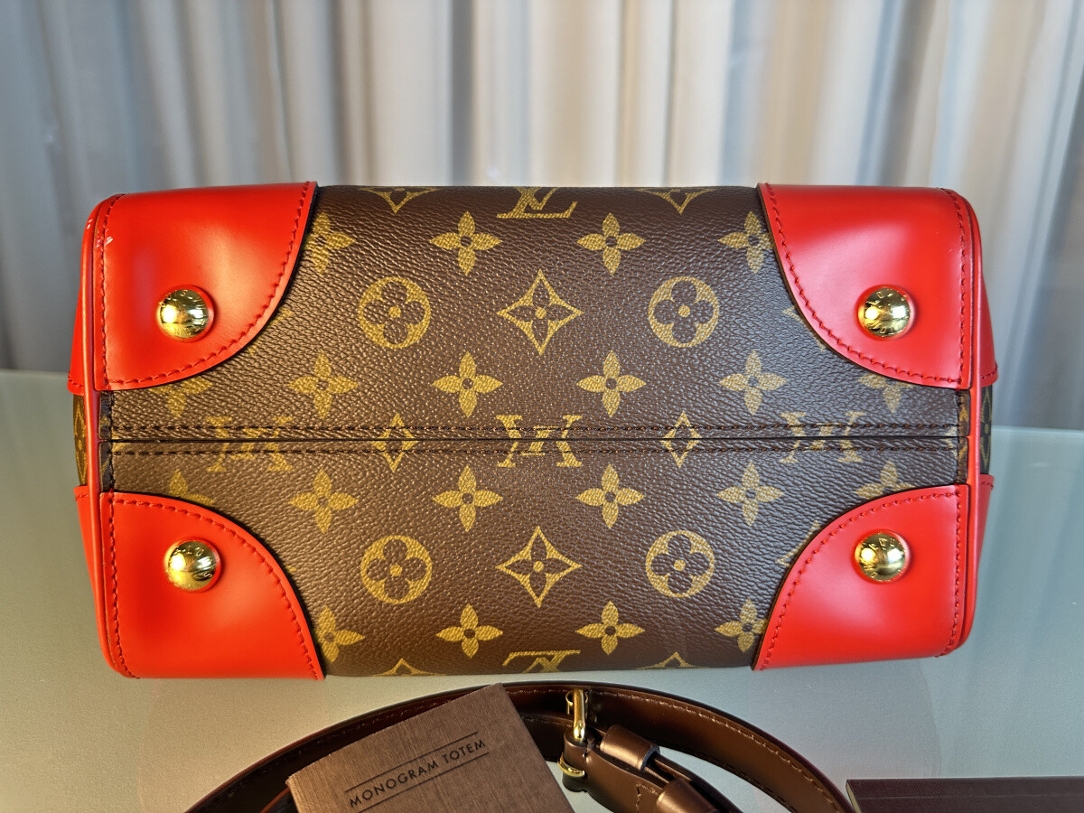 Louis Vuitton クロスストラップミュール Louis Vuitton White Monogram Multicolore Open-Toe Kitten