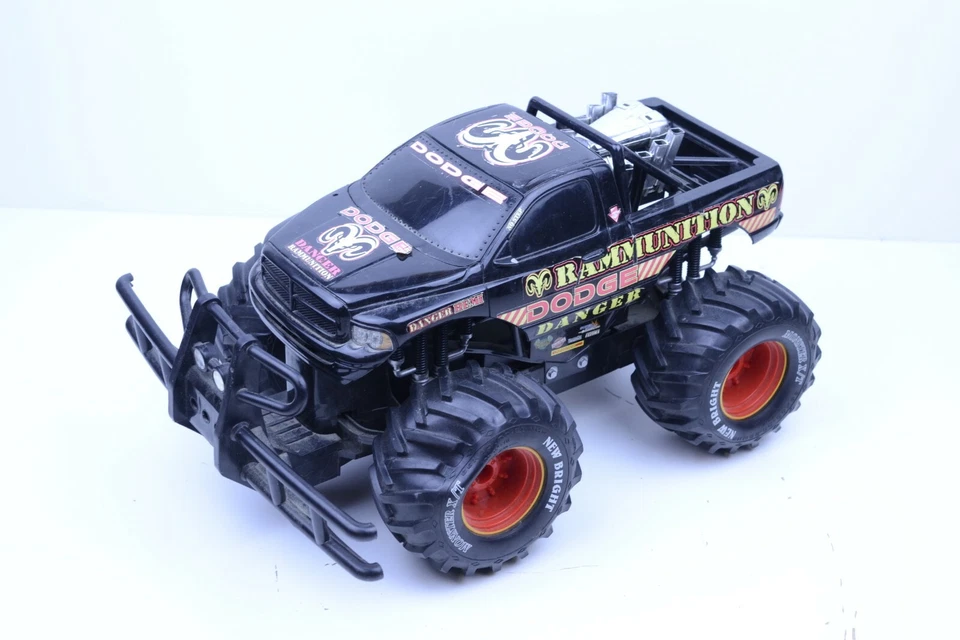 Nuevo auto de radiocontrol Dodge Ram de colección brillante munición solamente Foto 2 de 4
