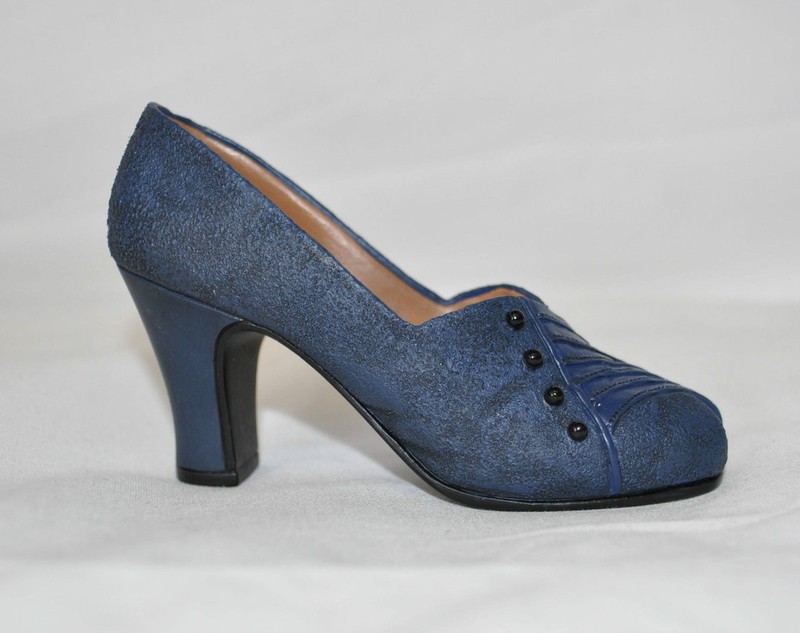 JUST THE RIGHT SHOE NEW LADYLIKE 25044 MINIATURE COLLECTABLES