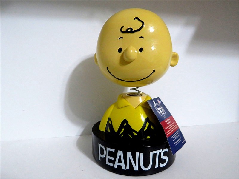 SNOOPY PEANUTS CHARLIE BROWN SILVER BUFFALO LARGE BOBBLEHEAD COIN BANK 2020
