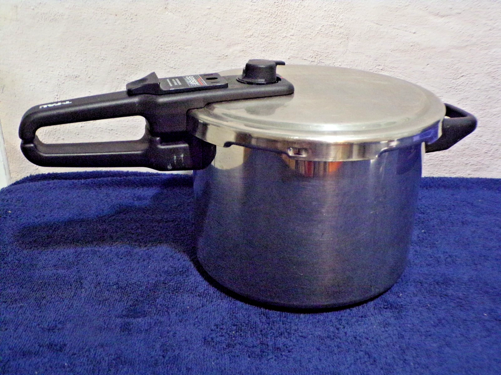 T-Fal SASEB 6L Inox 3215 Presser Cooker Stainless Steel Black Handle Complete
Opens in a new window 