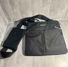 Baggallini Horizon Washable Crossbody w/ Wristlet Black Great Condition A47