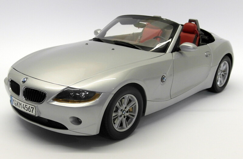 Kyosho 1/12 Scale - 80 43 0 144 060 BMW Z4 Roadster Silver Kyosho 1/12 Scale - 80 43 0 144 060 BMW Z4 Roadster Silver