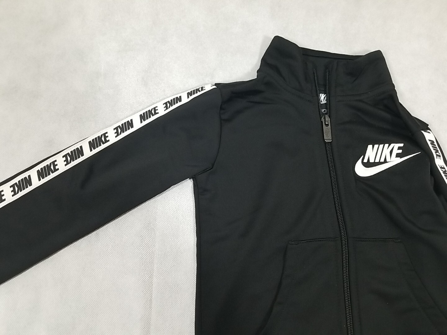 SACAI X NIKE NUOVA NIKE Track Jacket Ragazzo Taglia 4 X Small Full Zip Warm Up Nero Bianco