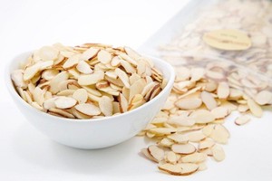 sliced almonds pound raw bag natural delish its