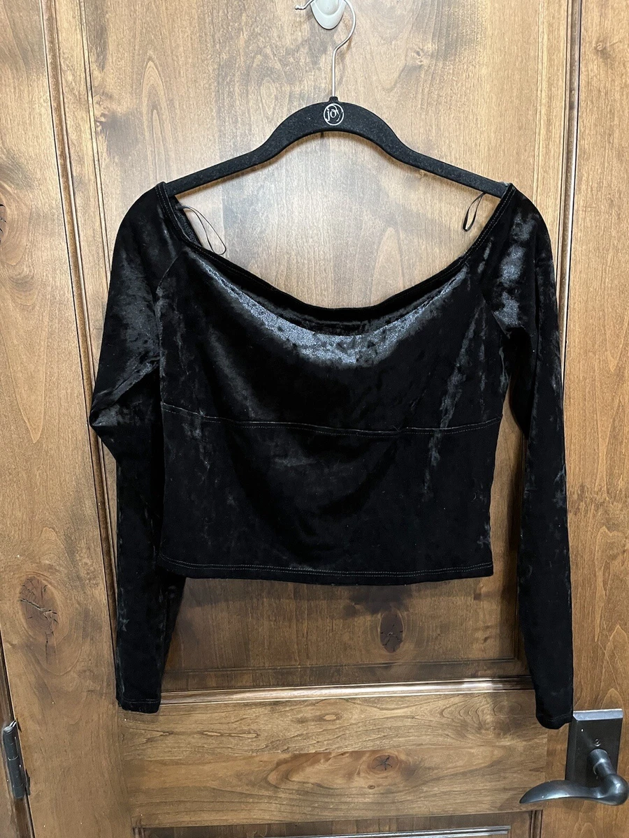 black boat neck long sleeve top