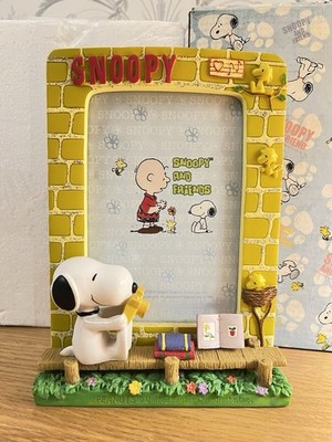 Discontinued Official Peanuts Snoopy Holding camera Woodstock resin photo frame
