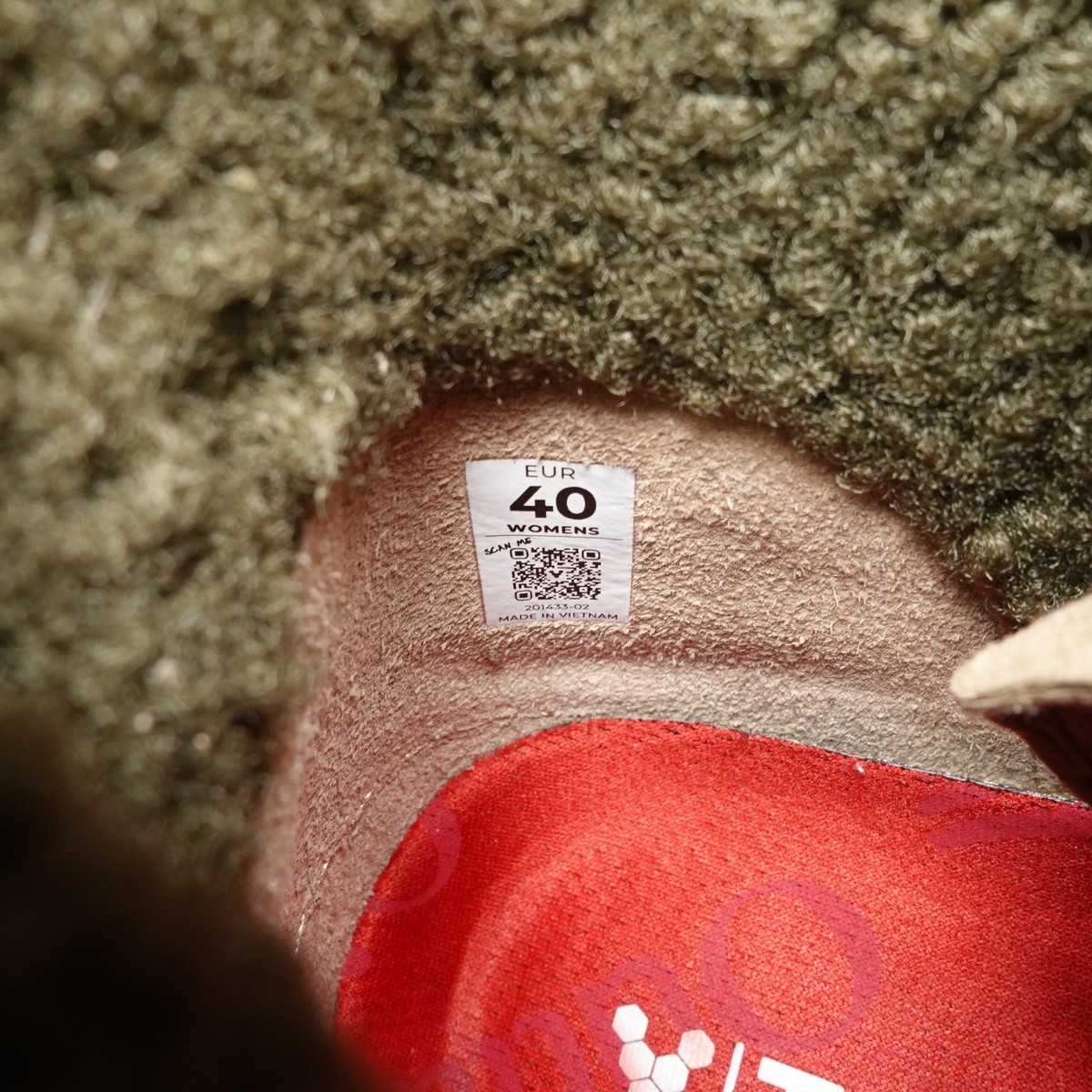 Size 9 / 40 EU Women's Vivobarefoot Gobi Winterized Insulated