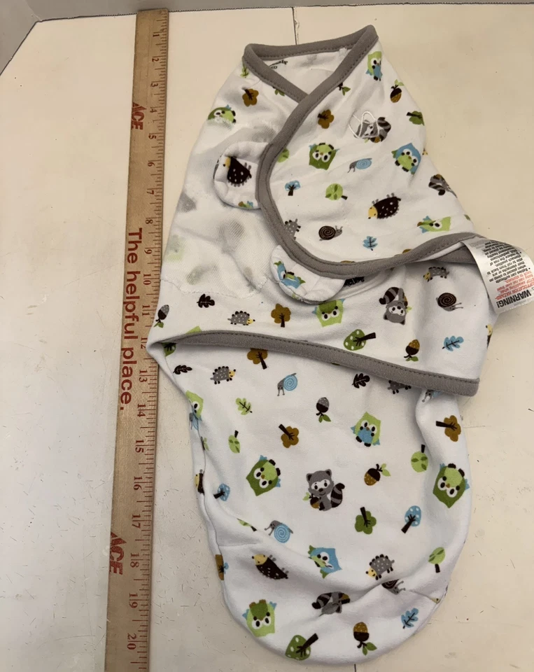 Manta envolvente Garanimals talla pequeña/mediana 7-14 libras, patrón animal del bosque Foto 2 de 4
