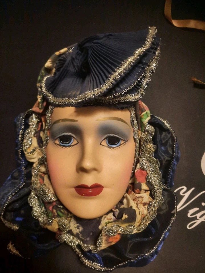 Lote De 4 Máscaras De Colección Pintadas A Mano Porcelana Mardi Gras Decoración Colgante De Pared Foto 2 de 4