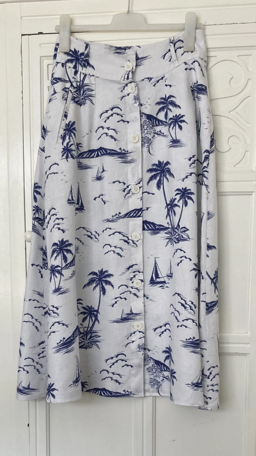 HOBBS-Blue and white 100% button down linen skirt. Size: 10 See meas. below
