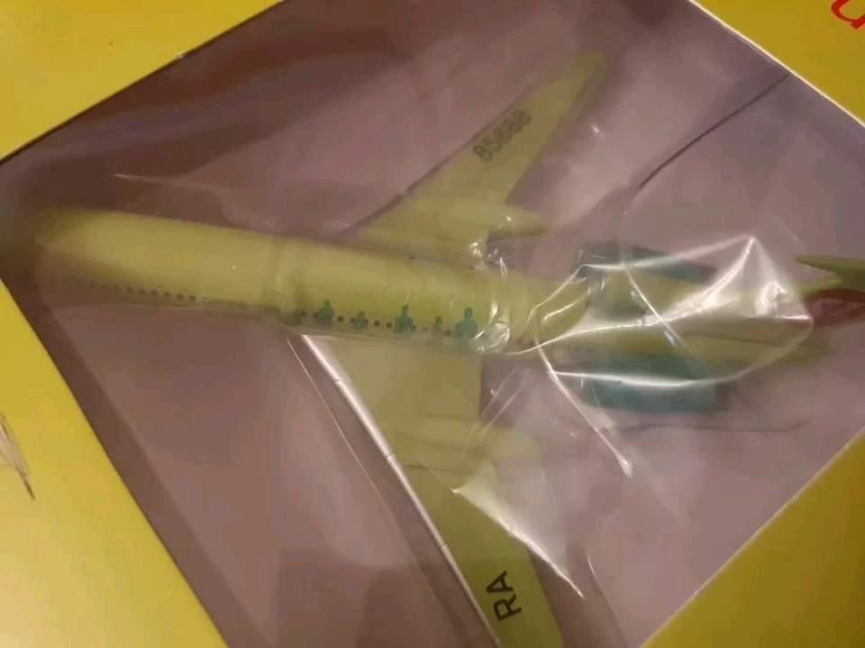 S7 JC Wings Aviation Models Tupolev Tu-154M Die Cast Aeroplane 1:200 New RARE - Image 3 of 3