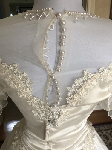 Braut leuchtende Brautkleider Kathedrale mit langer Plissee Sweep Schleppe Satin - Bild 12 von 23