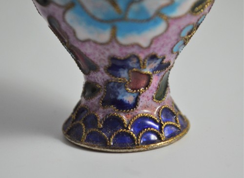 N5276 STUPENDO VASO CINESE MINIATURA IN CLOISONNE' con BASE IN LEGNO - Foto 7 di 9
