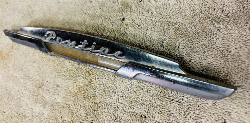 Pontiac Chieftain 1953 1954 emblema de moldura de tablero Foto 2 de 4