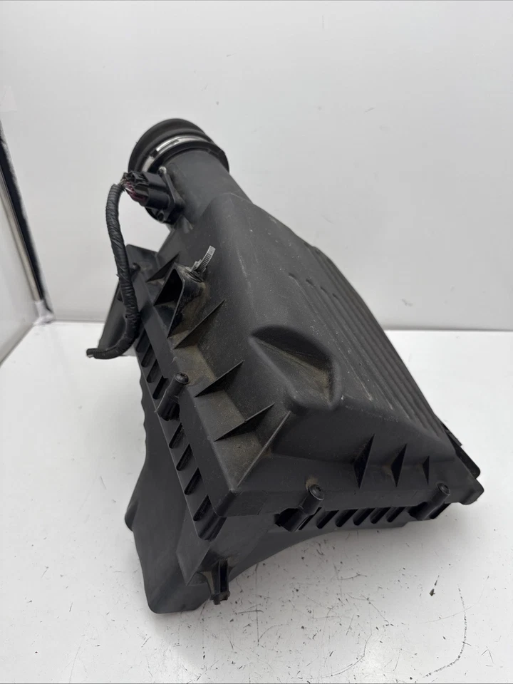 2011-2012 BUICK REGAL Air Cleaner Filter Box 87104LS - Image 4 of 4