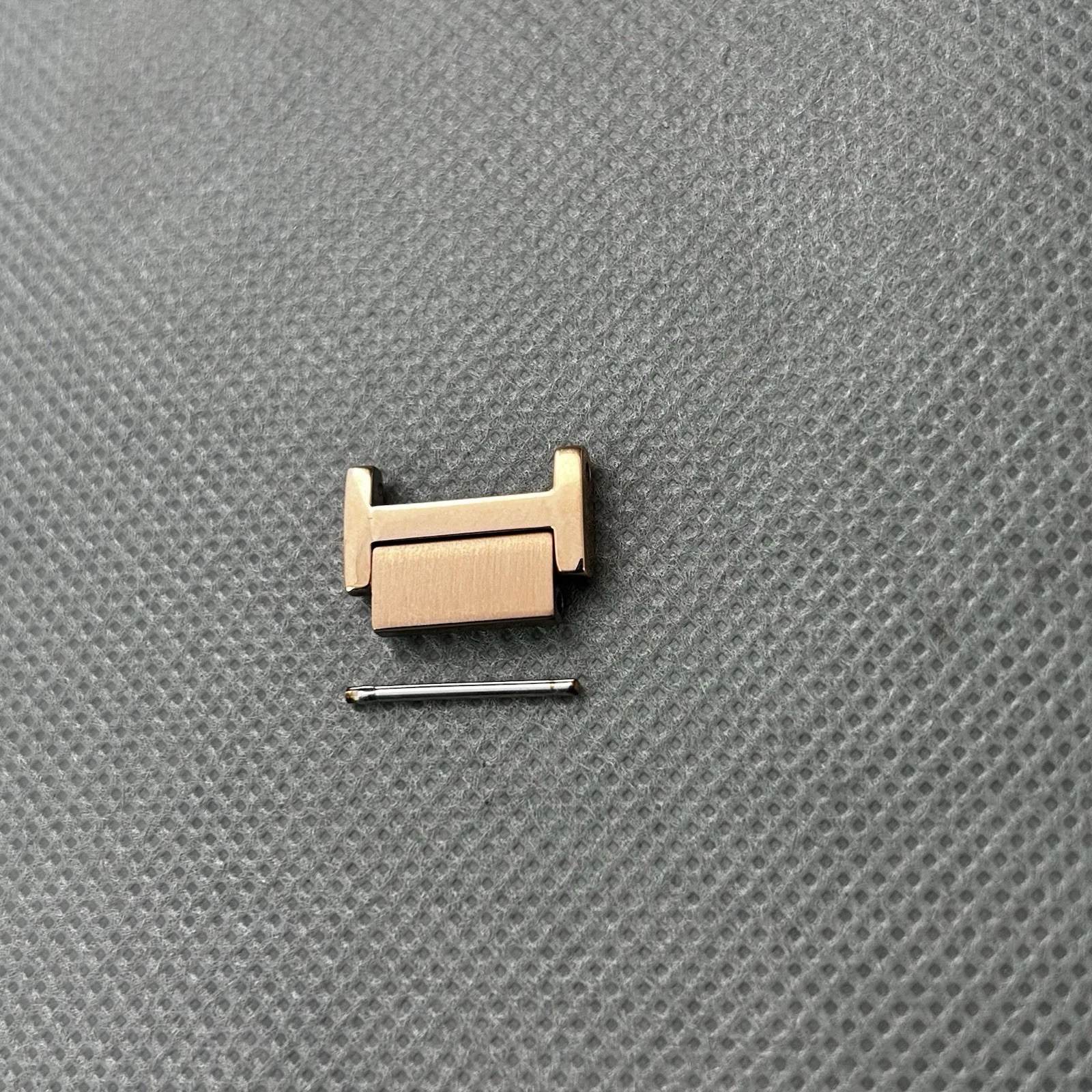 Michael Kors MK 3640 perno di collegamento per orologio R. oro 16 mm acciaio MK3640 ricambio originale