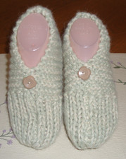 HAND KNITTED WOMAN MEN SLIPPERS  SIZE MEDIUM  7 - 9  ALPACA TWIST  NEW