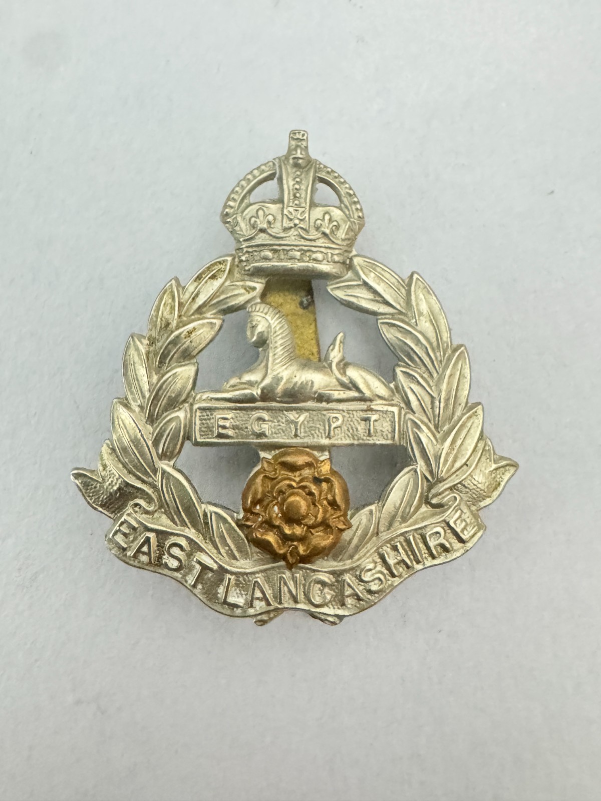 WW2 British Army East Lancashire Regiment Cap Badge