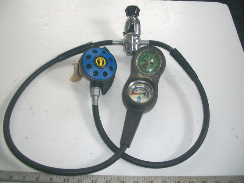 AQUALUNG  CONSHELF 20 Scuba Diving Regulator Set with Pressure & Depth Gauges