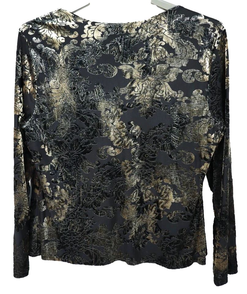 Blusa feminina JONES NEW YORK de veludo stretch gola alta floral preta dourada tamanho GG - Imagem 2 de 4