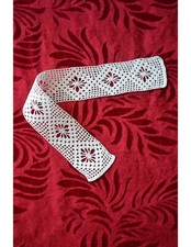 BORDO / PIZZO REALIZZATO A MANO AD UNCINETTO  41x6,5 cm