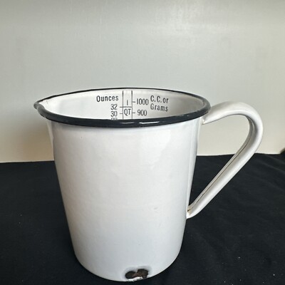 Vintage ENAMELWARE 32 OZ. 1 Quart MEASURING CUP PITCHER, White w/ Black Trim