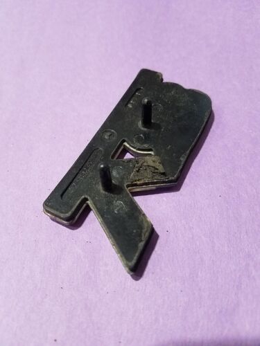 Bin32 used Dodge V8 Magnum 3.5 Inch Emblem 55076570 pins intact - Picture 2 of 4