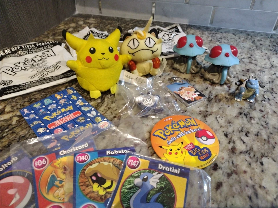Vintage New Pokemon Nintendo 1999 Set Plush, Bade, Cards And More. Excellent  - Image 3 of 4