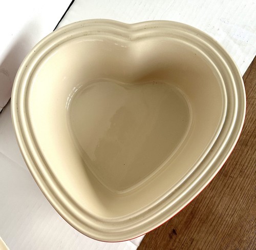 LE CREUSET Heart Shaped Stoneware Casserole 2.5 Quart - Picture 9 of 9
