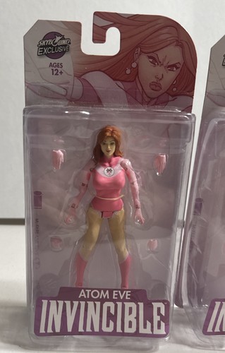 Invincible Atom Eve Figure Lot Skybound Exclusive Bloody Variant Clean Mcfarlane - Picture 3 of 6