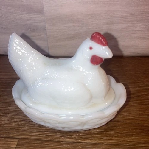 Vintage Small Westmoreland White Milk Glass Hen Chicken On Nest Dish