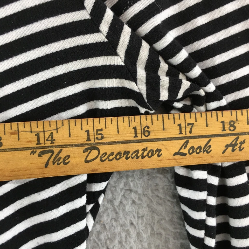 Camiseta Essentials By Milano Assimétrica a Rayas para Mujer Pequeña Negra Blanca Informal Foto 4 de 4