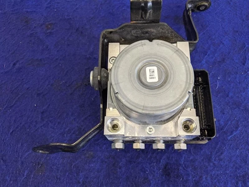 2015 Ford Mustang GT S550 Anti-Lock Brake Module Thru 03/29/15 Control Pump - Image 4 of 4