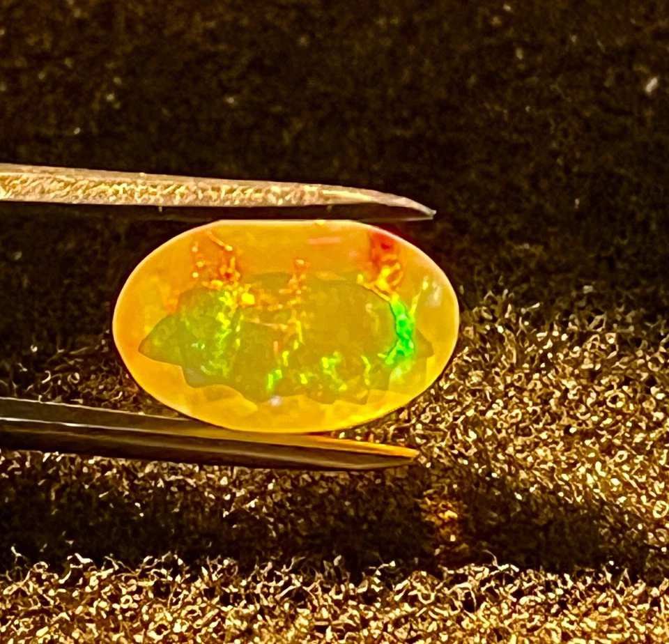 Ópalo de juego de color Etiopía 100 % natural grado museo 2,31 quilates Foto 2 de 4