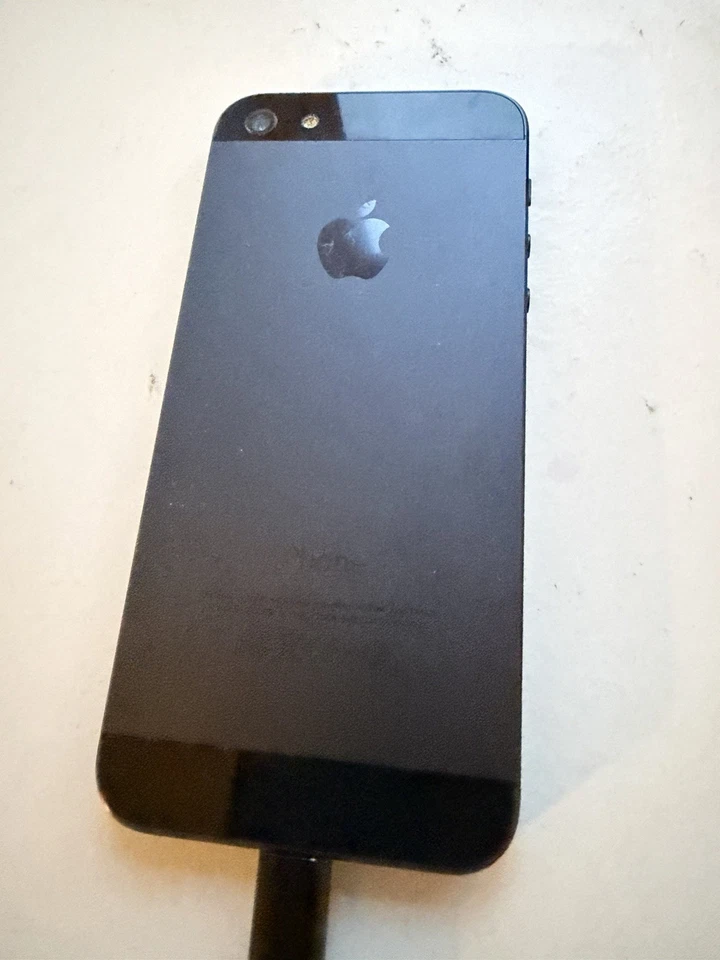 Apple iPhone 5 Black - Image 3 of 4