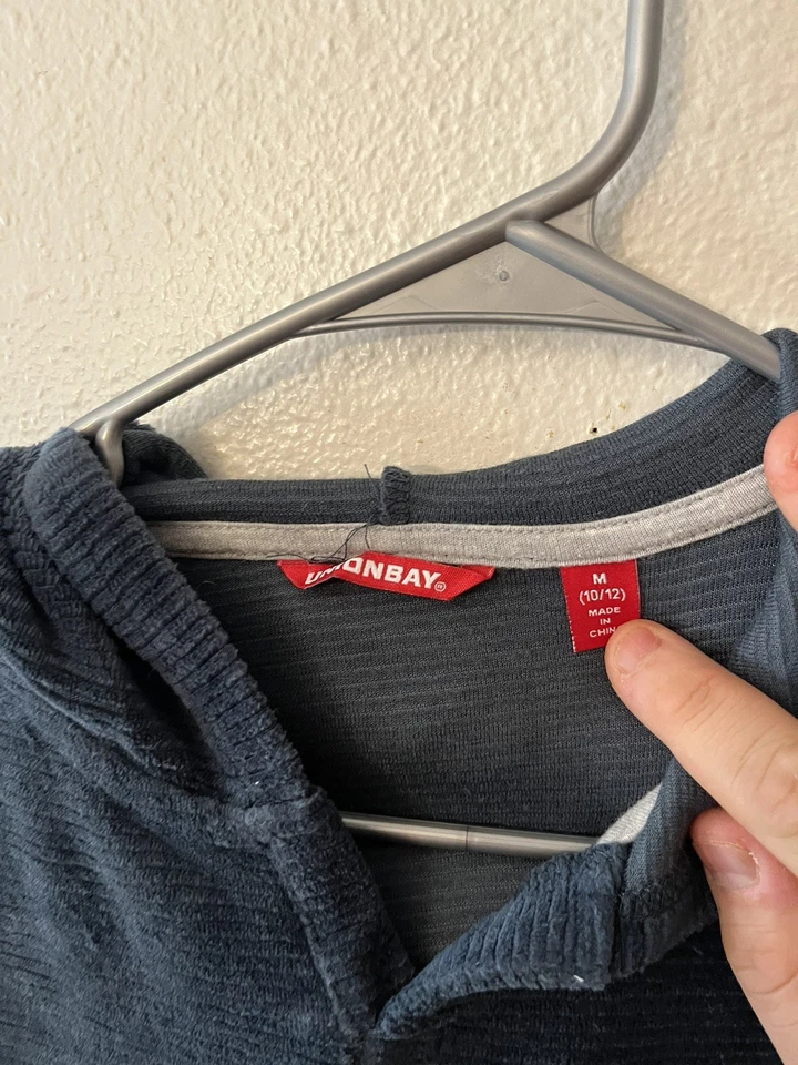 Moletom com capuz Union Bay azul meninos tamanho médio 10-12 veludo - Imagem 3 de 3