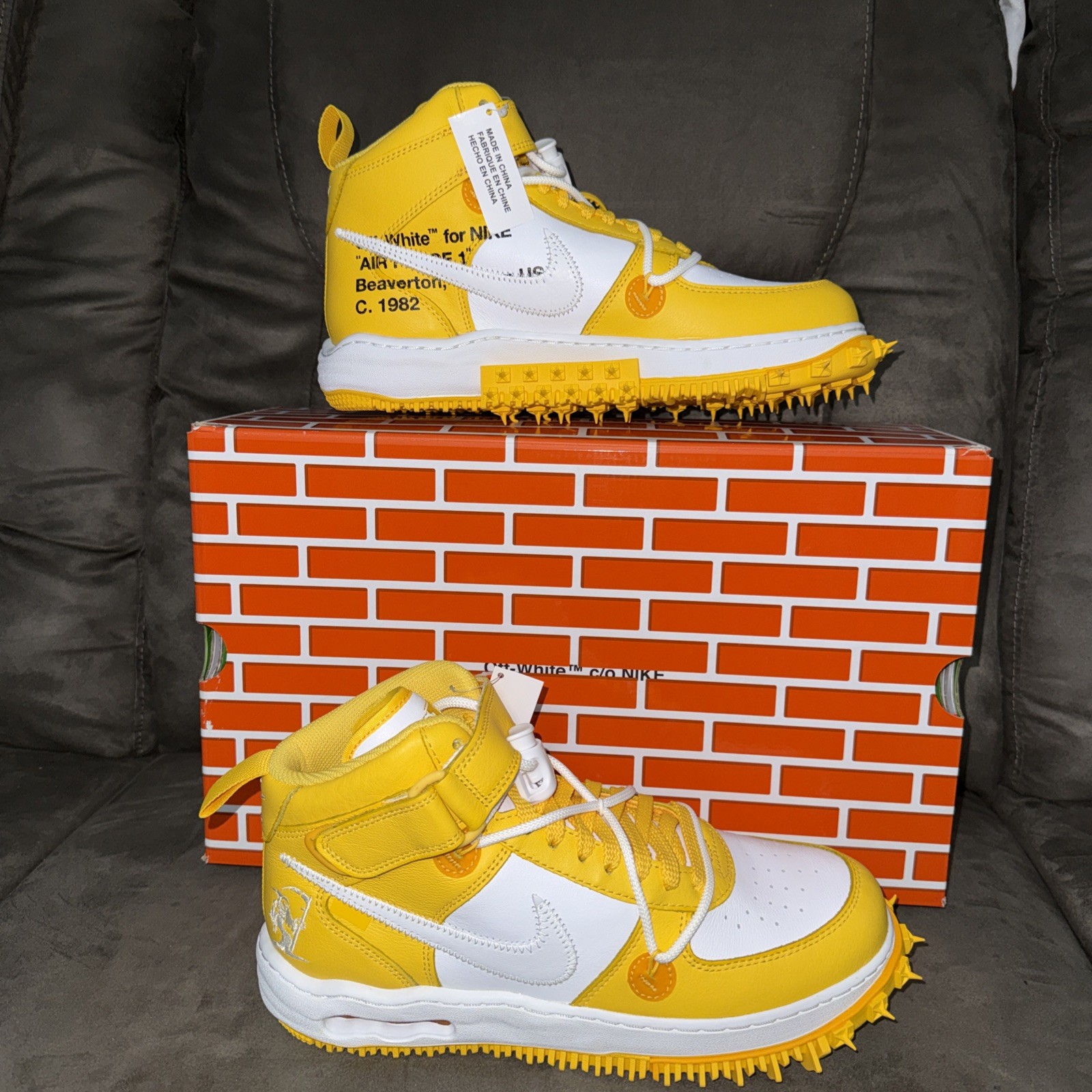 Nike Off-White Air Force 1 Mid SP Leather Varsity Maize DR05