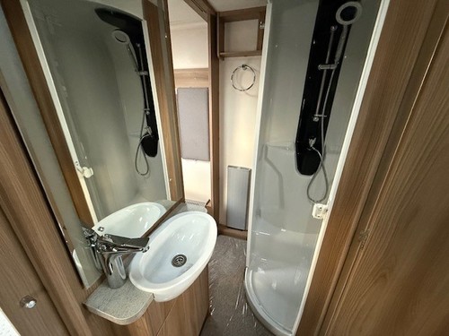 2019 Swift Elegance 560 - ALDE Heating & Island Bed - Picture 10 of 14