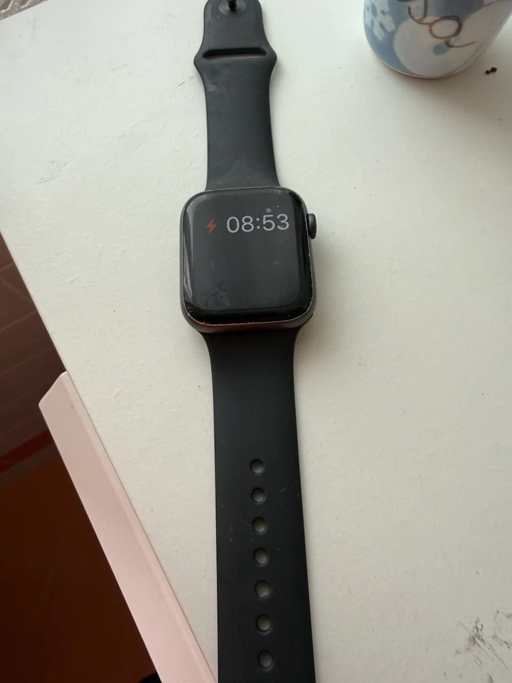 Apple Watch Series 4 44mm Cassa Alluminio Grigia Siderale - Immagine 2 di 4